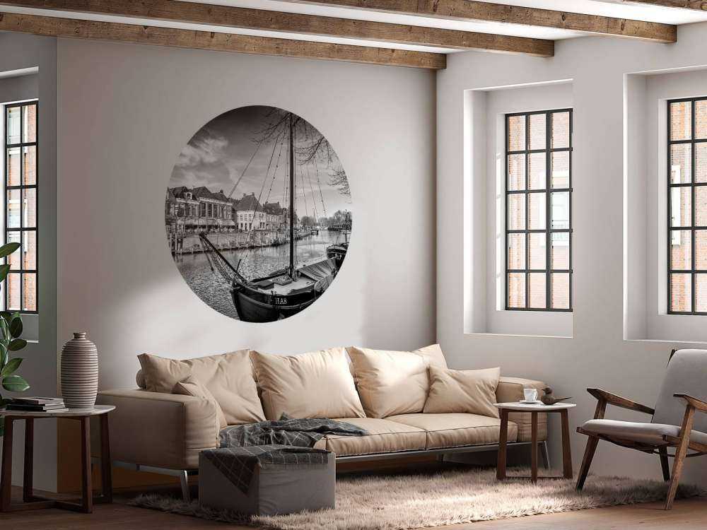 Zabytkowe statki towarowe zacumowane w Dokkum Friesland 